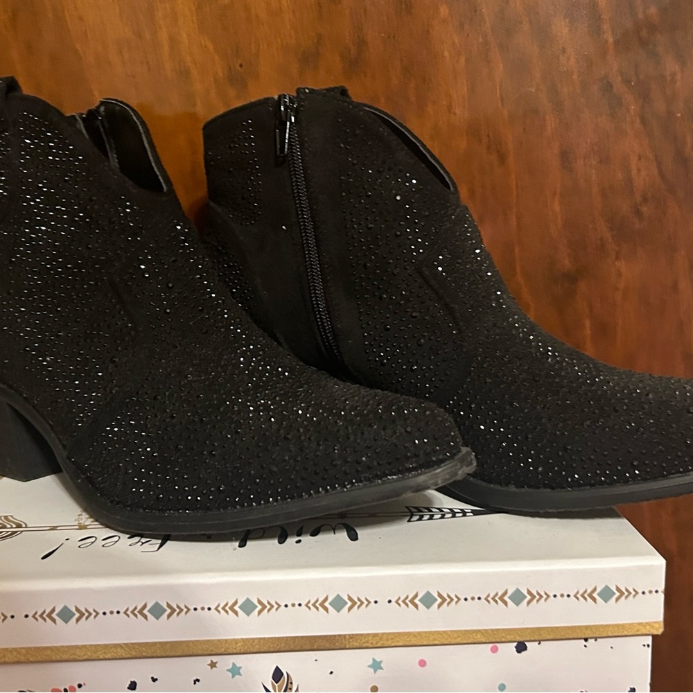 Booties - Picture 4 of 9
